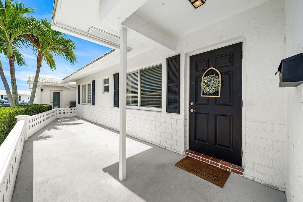 Photo of 2105 SW 14th Place, Boynton Beach, FL 33426 (MLS # B26028098)