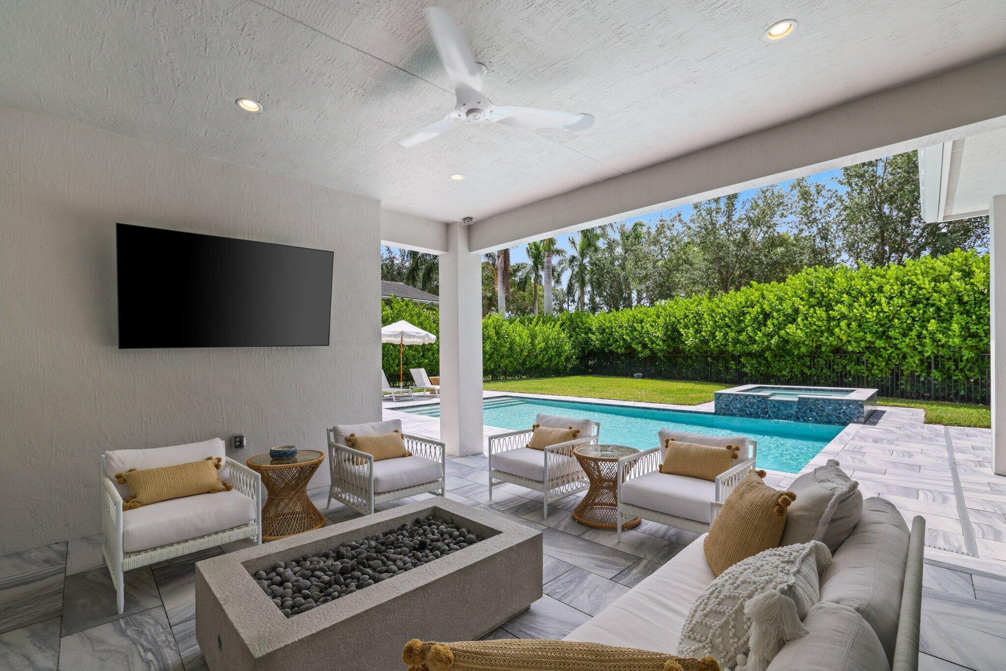 ROYAL PALM POLO - Residential