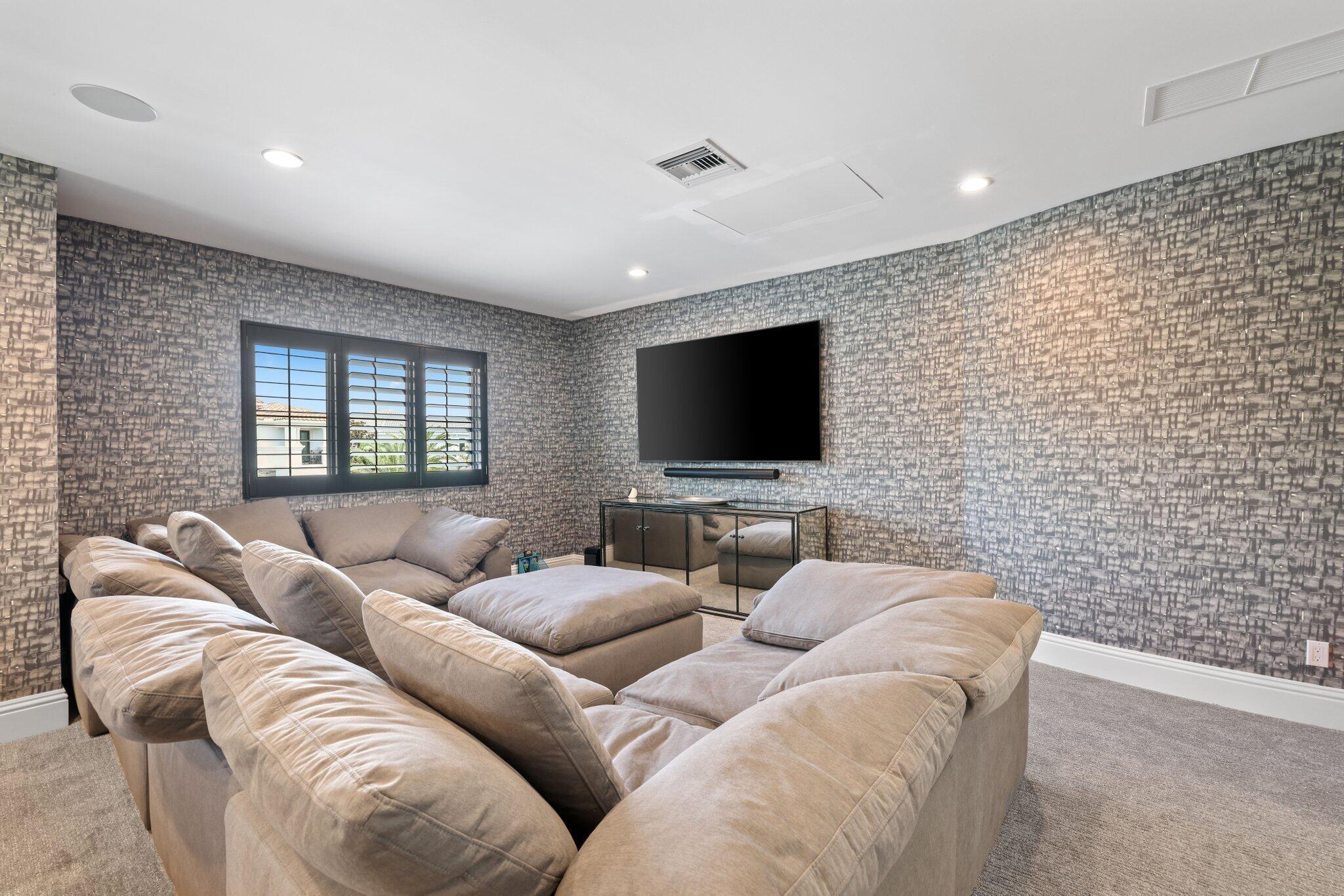 ROYAL PALM POLO - Residential