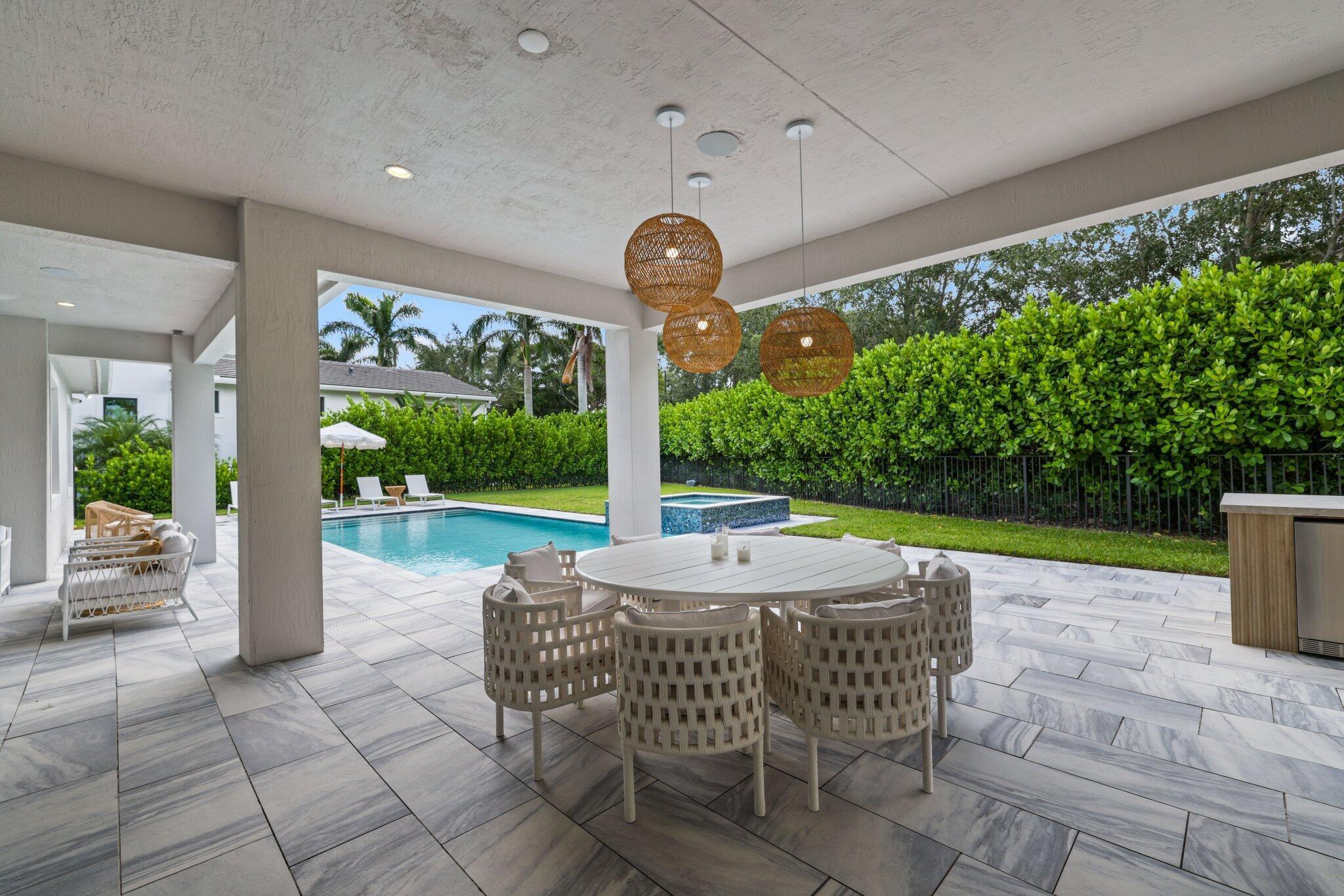 ROYAL PALM POLO - Residential