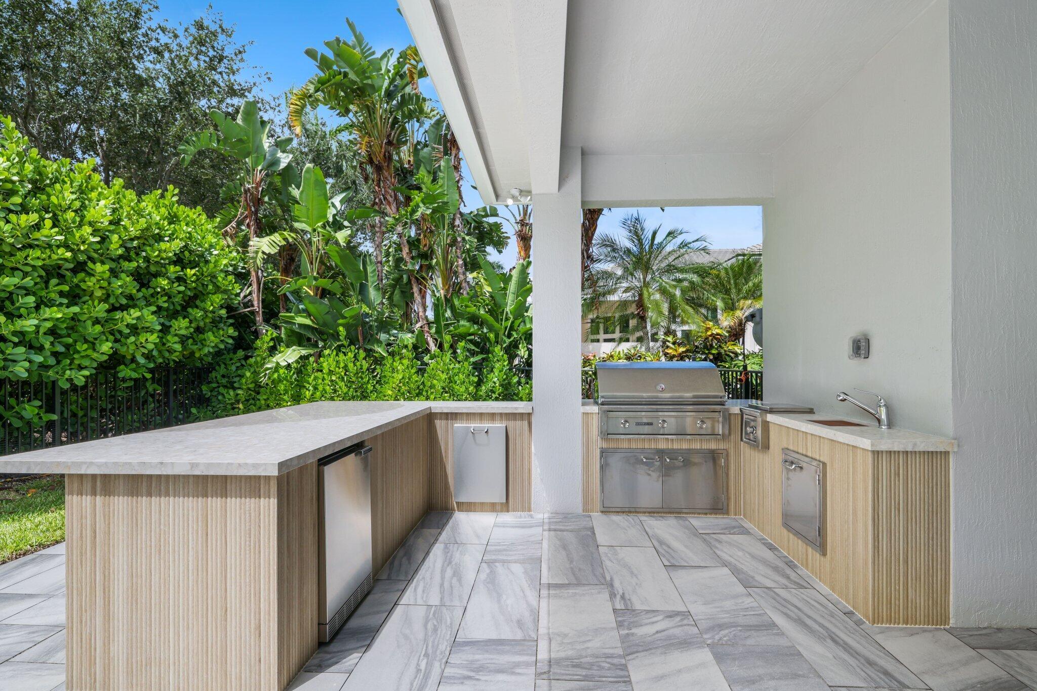 ROYAL PALM POLO - Residential