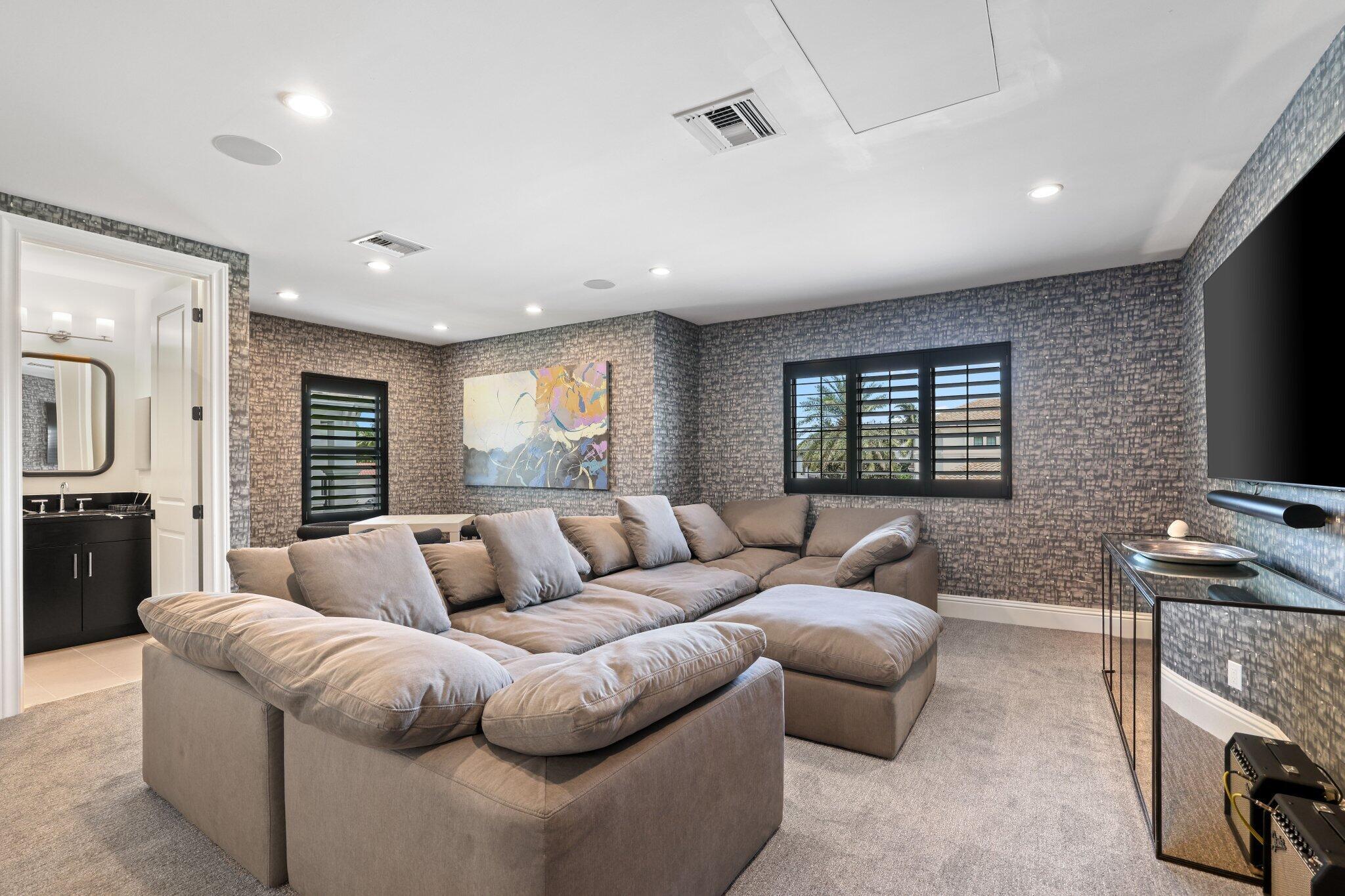 ROYAL PALM POLO - Residential