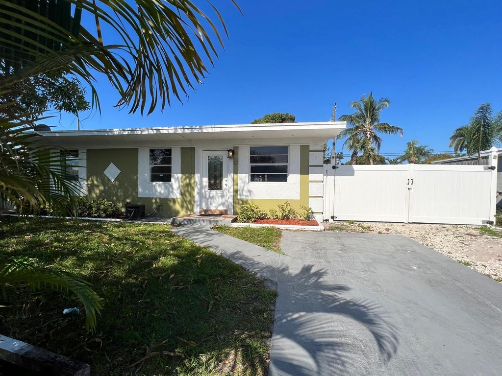 Photo of 67 Tortuga Road, Palm Springs, FL 33461 (MLS # R11168279)