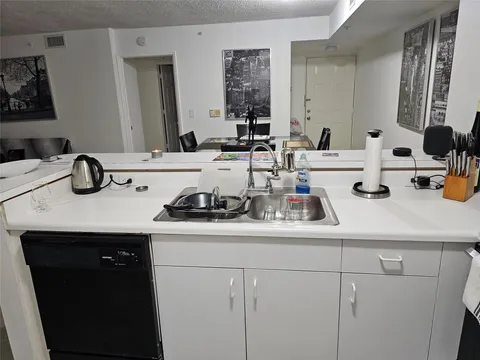 2600 S University Dr Unit 225, Davie, FL MLS: F10493534