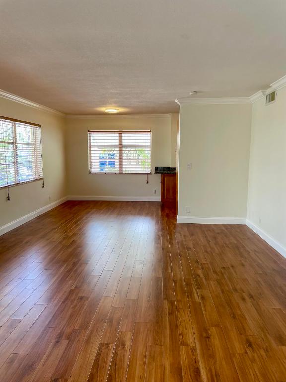 LAKESIDE DRIVE APTS INC - Residential Lease