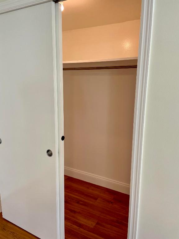 LAKESIDE DRIVE APTS INC - Residential Lease