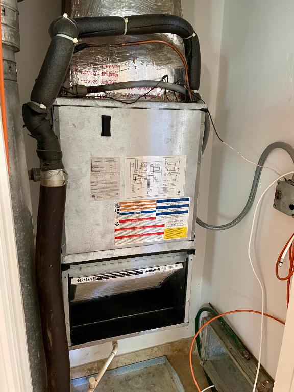 LAKESIDE DRIVE APTS INC - Residential Lease