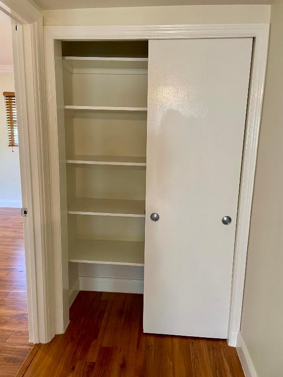 LAKESIDE DRIVE APTS INC - Residential Lease