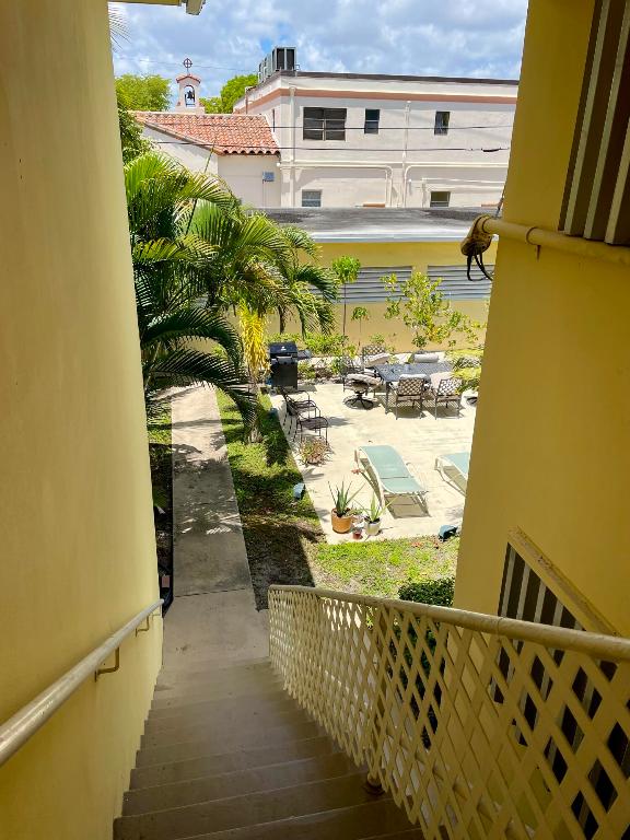 LAKESIDE DRIVE APTS INC - Residential Lease