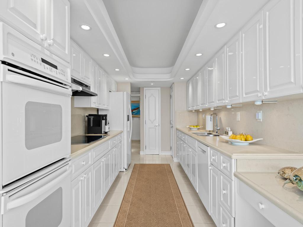 VILLA MAGNA CONDO - Residential