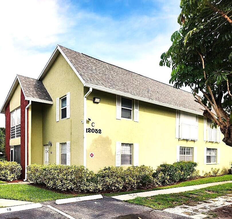 Photo of 12052 ALTERNATE A1A #C8, Palm Beach Gardens, FL 33410 (MLS # B26072697)