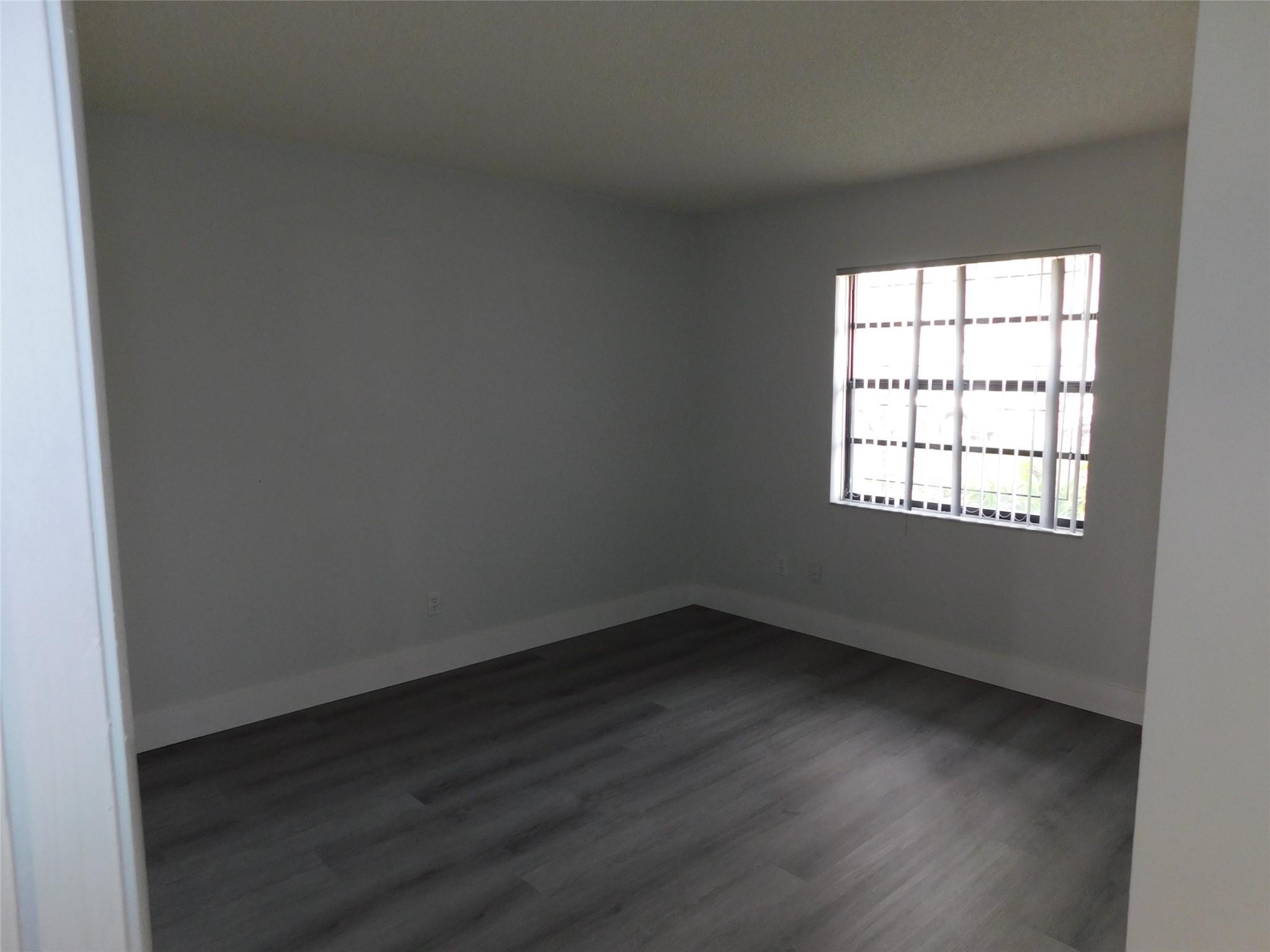Woodmont Tr 60 105-27 B - Residential
