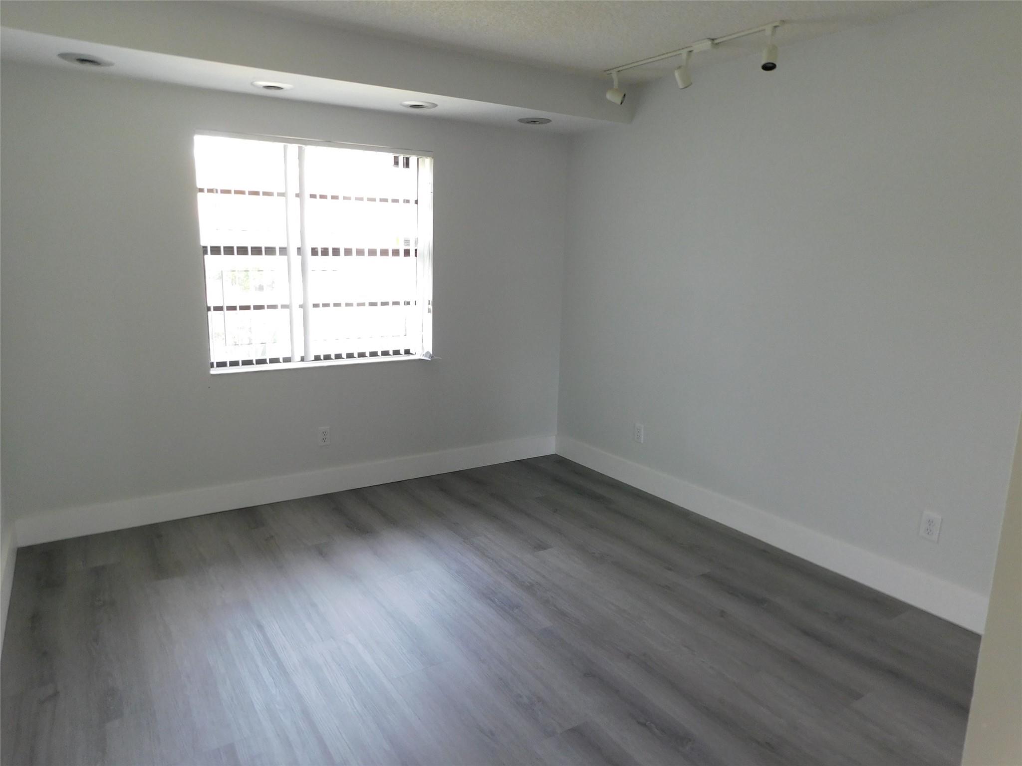 Woodmont Tr 60 105-27 B - Residential