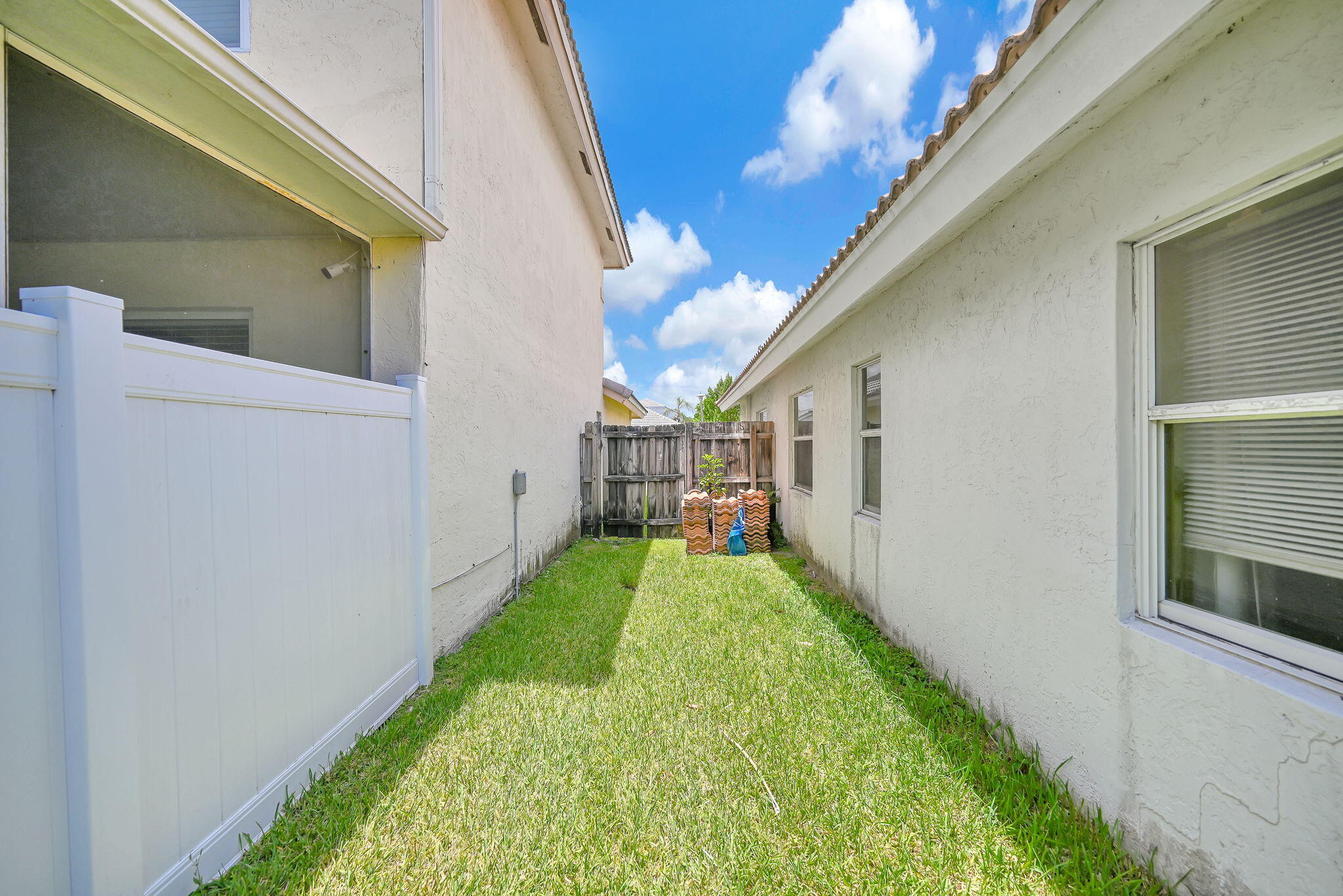 2656 NW 68TH Avenue
