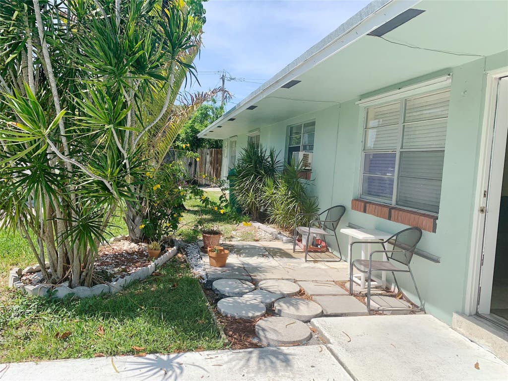 Photo of 511 SE 2nd Avenue #South, Dania Beach, FL 33004 (MLS # B26062187)