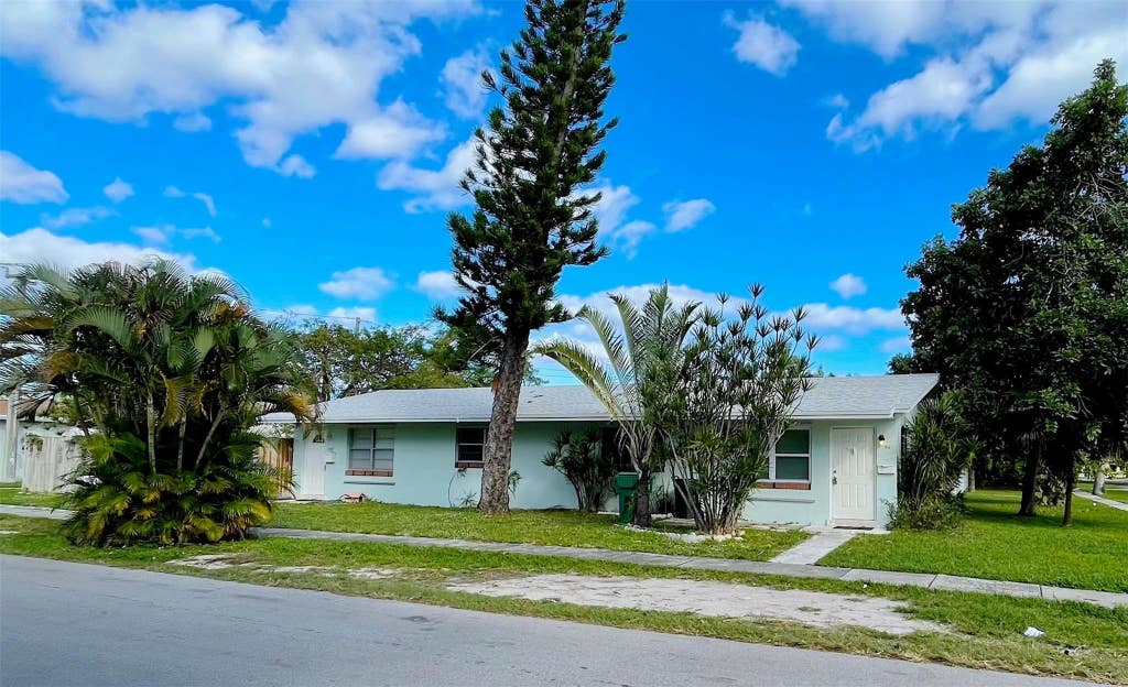 Photo of 511 SE 2nd Avenue #South, Dania Beach, FL 33004 (MLS # B26062187)