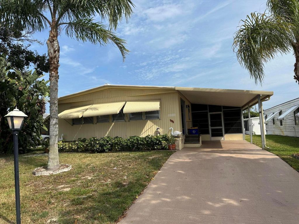 Photo of 7095 SE Bluebird Circle, Hobe Sound, FL 33455 (MLS # R10988491)