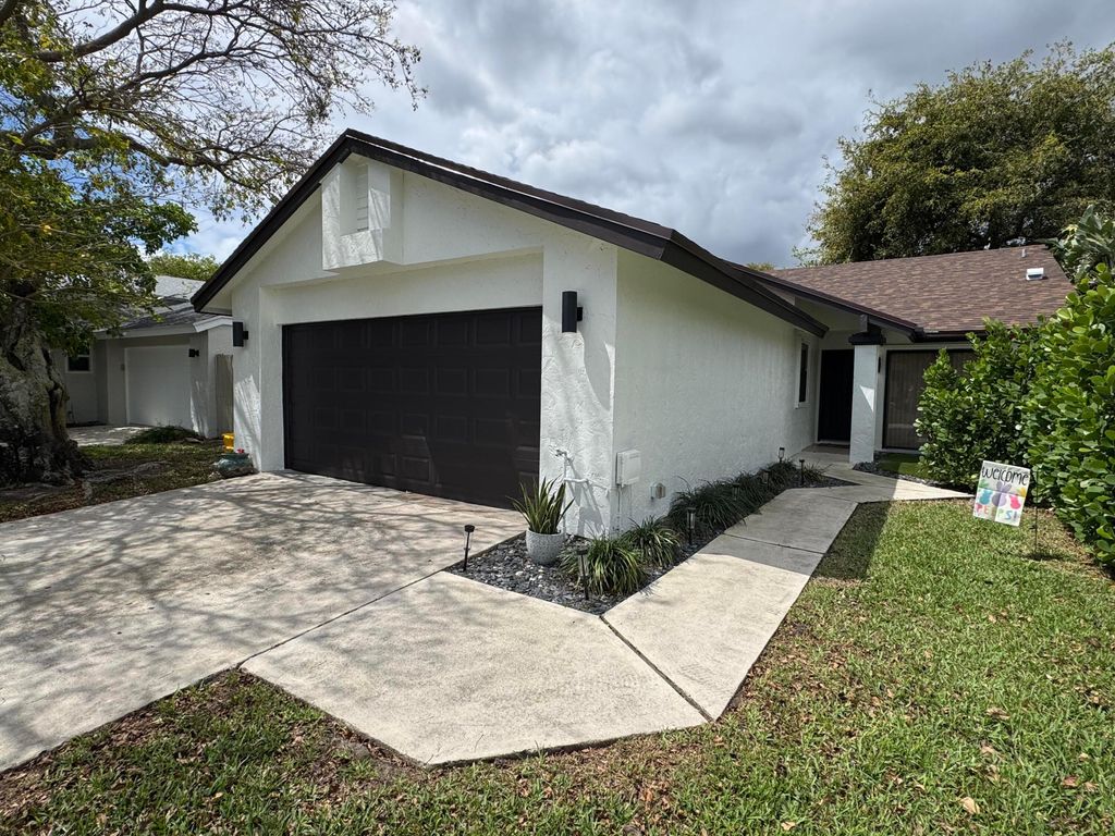 Photo of 1060 NW 19th Terrace, Delray Beach, FL 33445 (MLS # R11058473)