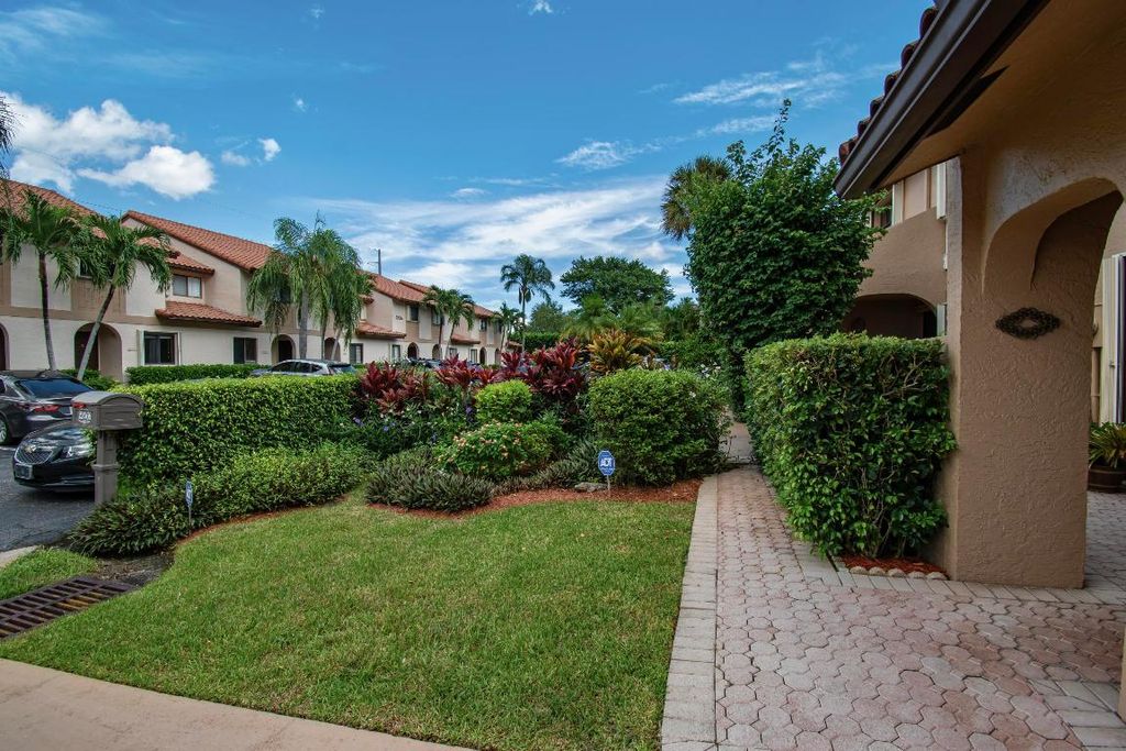 Photo of 22066 Las Brisas Circle, Boca Raton, FL 33433 (MLS # R11127118)