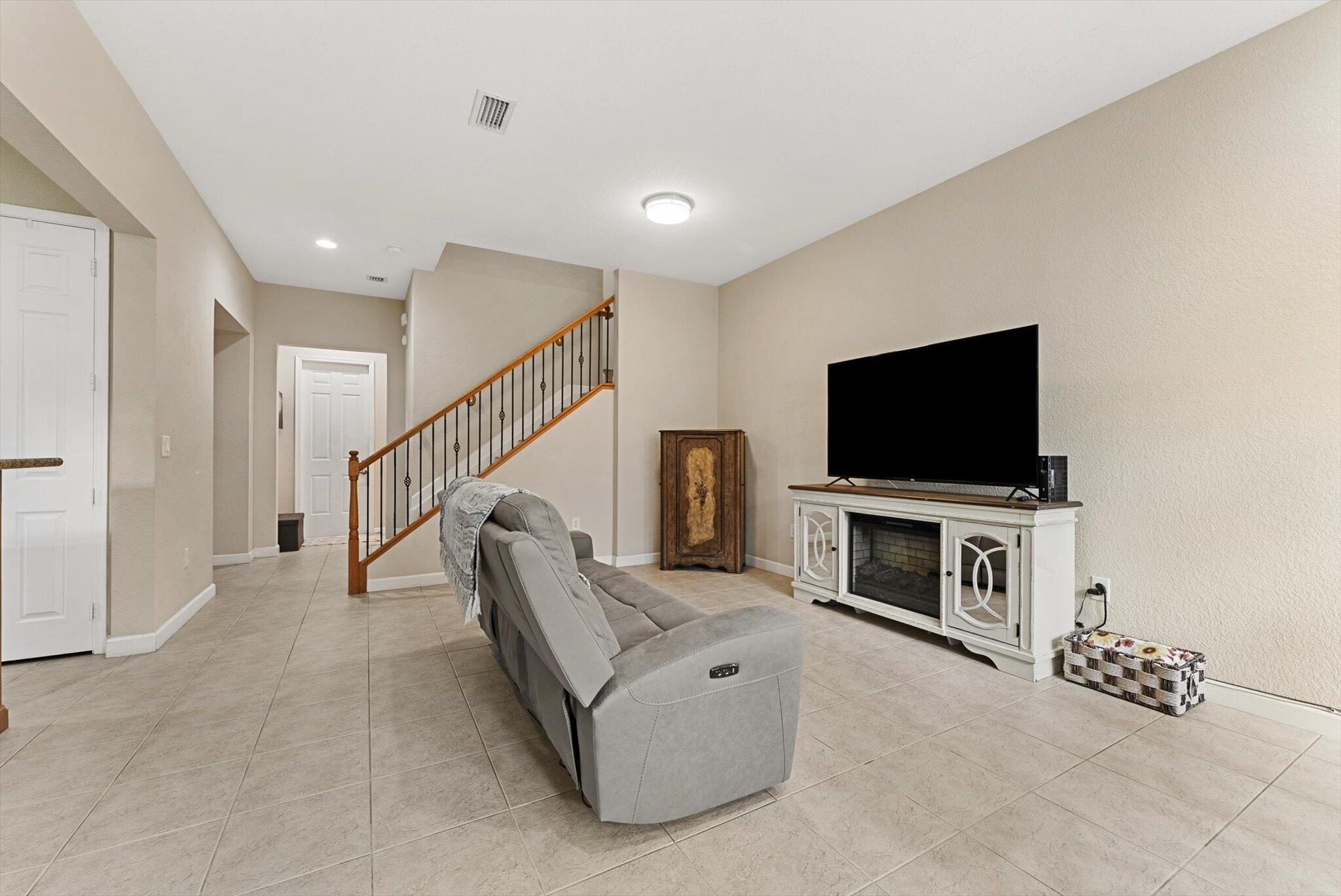 HERON BAY COMMERCIAL - Residential Lease
