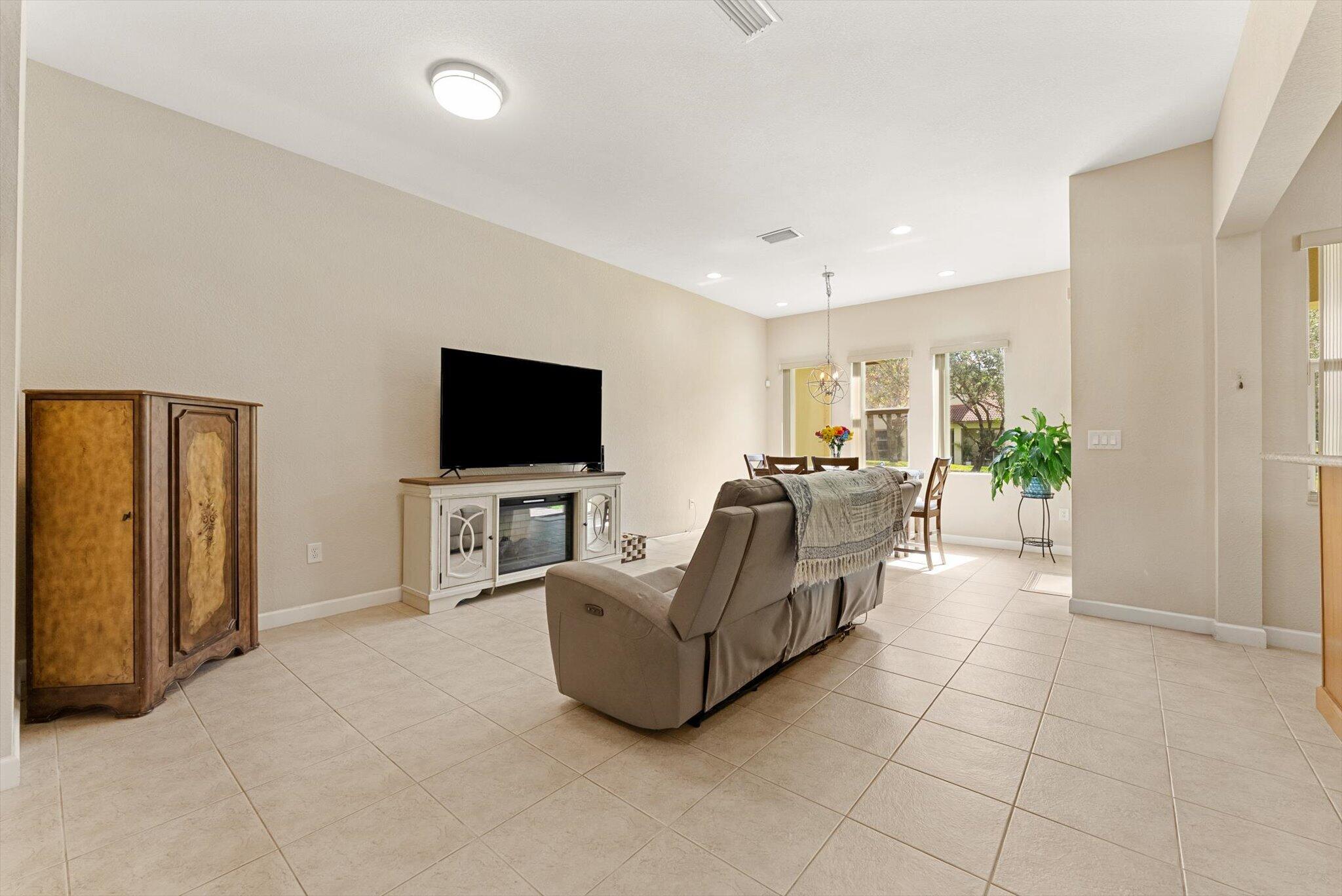 HERON BAY COMMERCIAL - Residential Lease