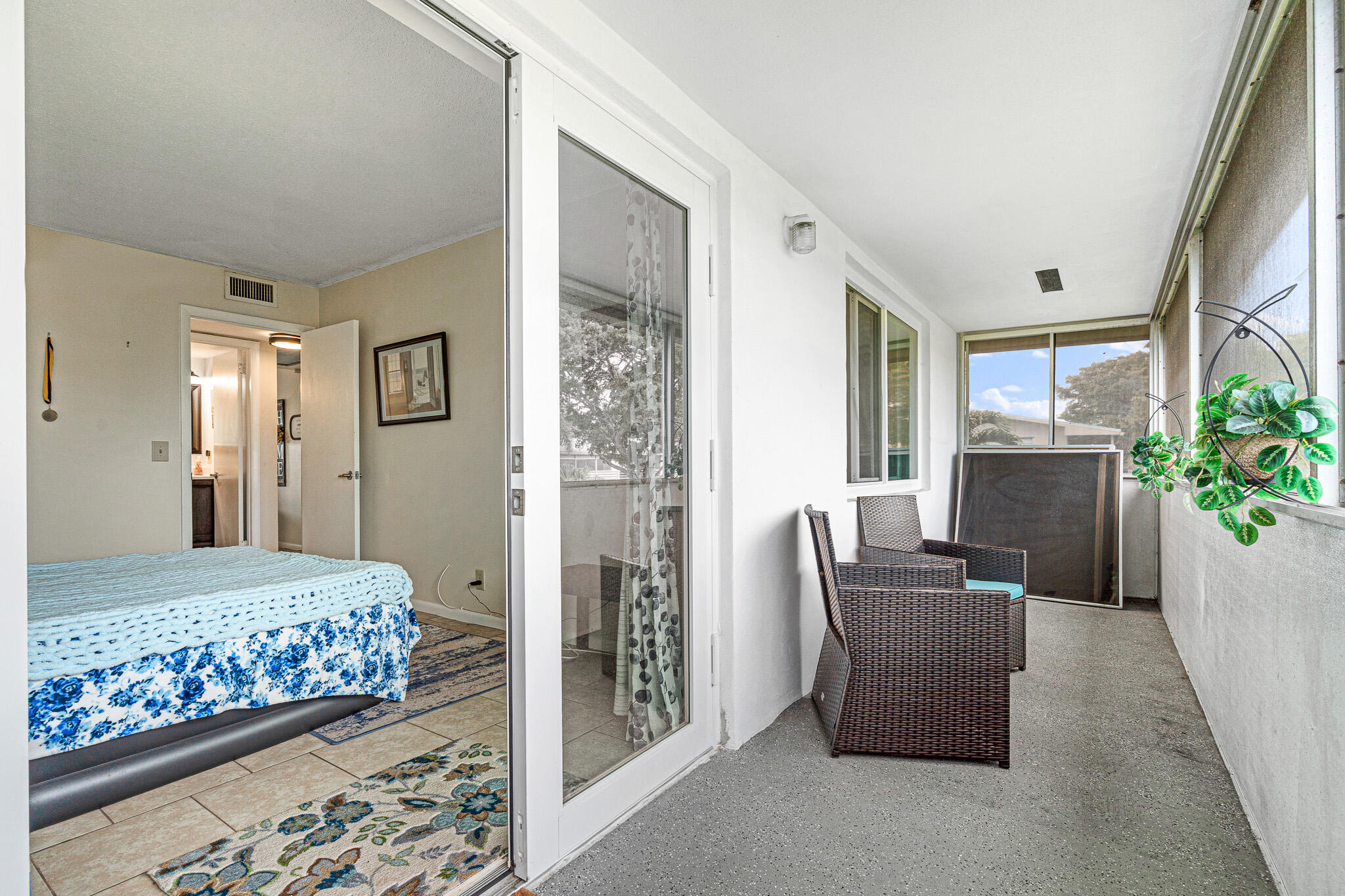 CAMBRIDGE CONDO - Residential