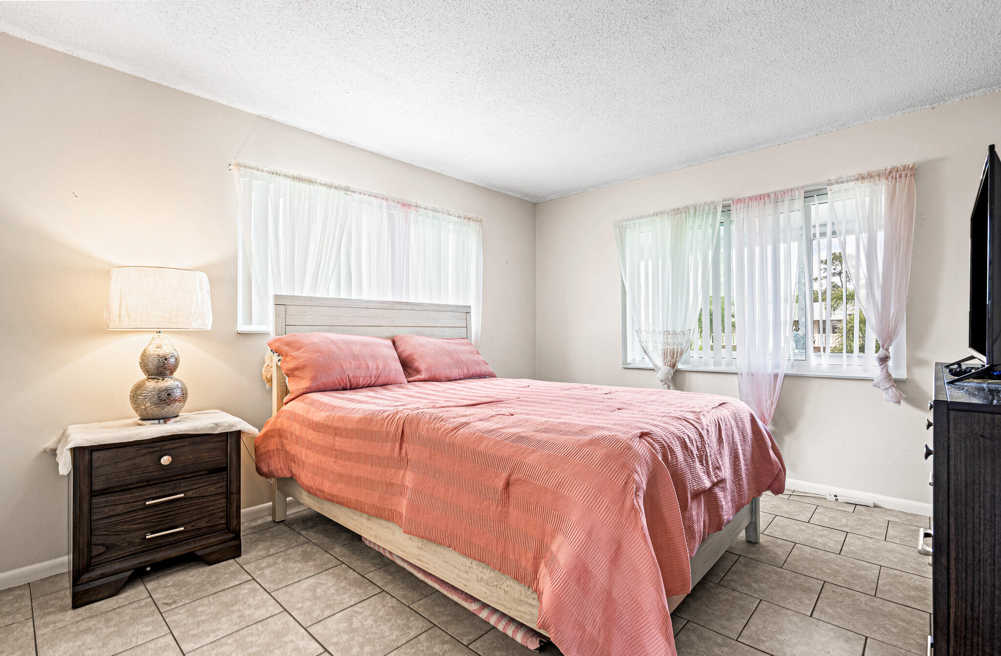 CAMBRIDGE CONDO - Residential