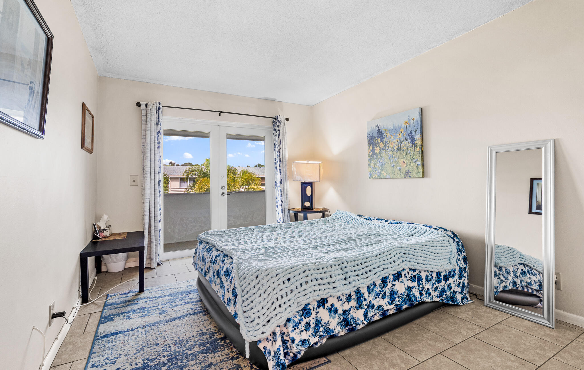 CAMBRIDGE CONDO - Residential