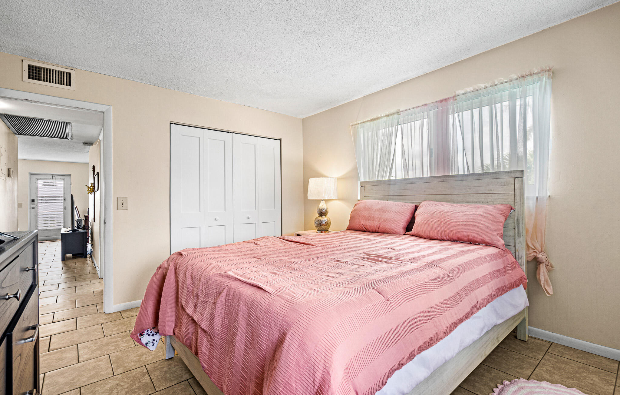 CAMBRIDGE CONDO - Residential