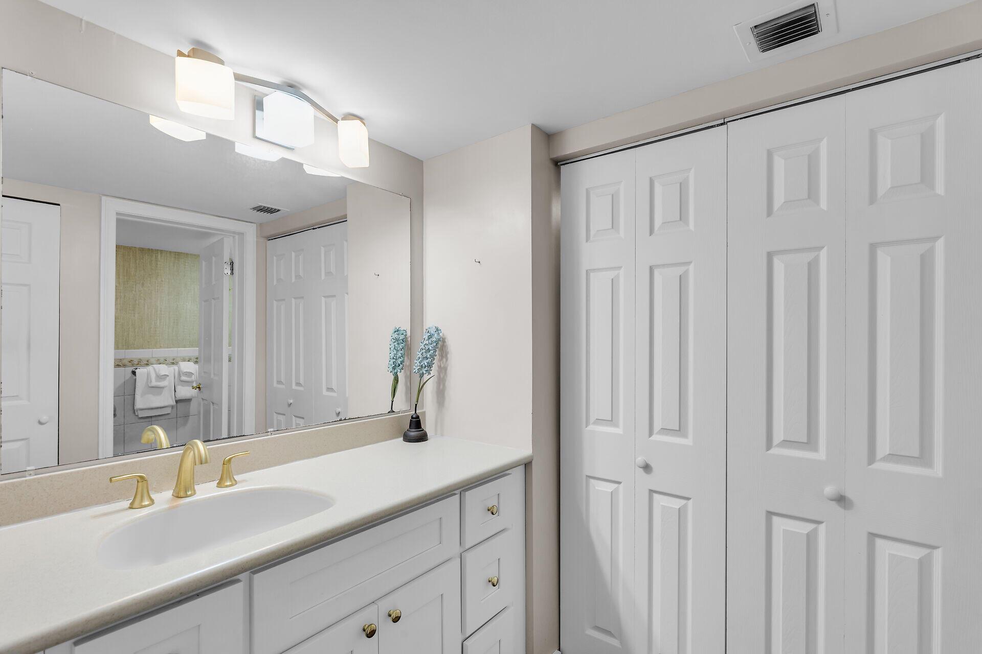 Marina Vil Hwks Cay (61.0 - Residential