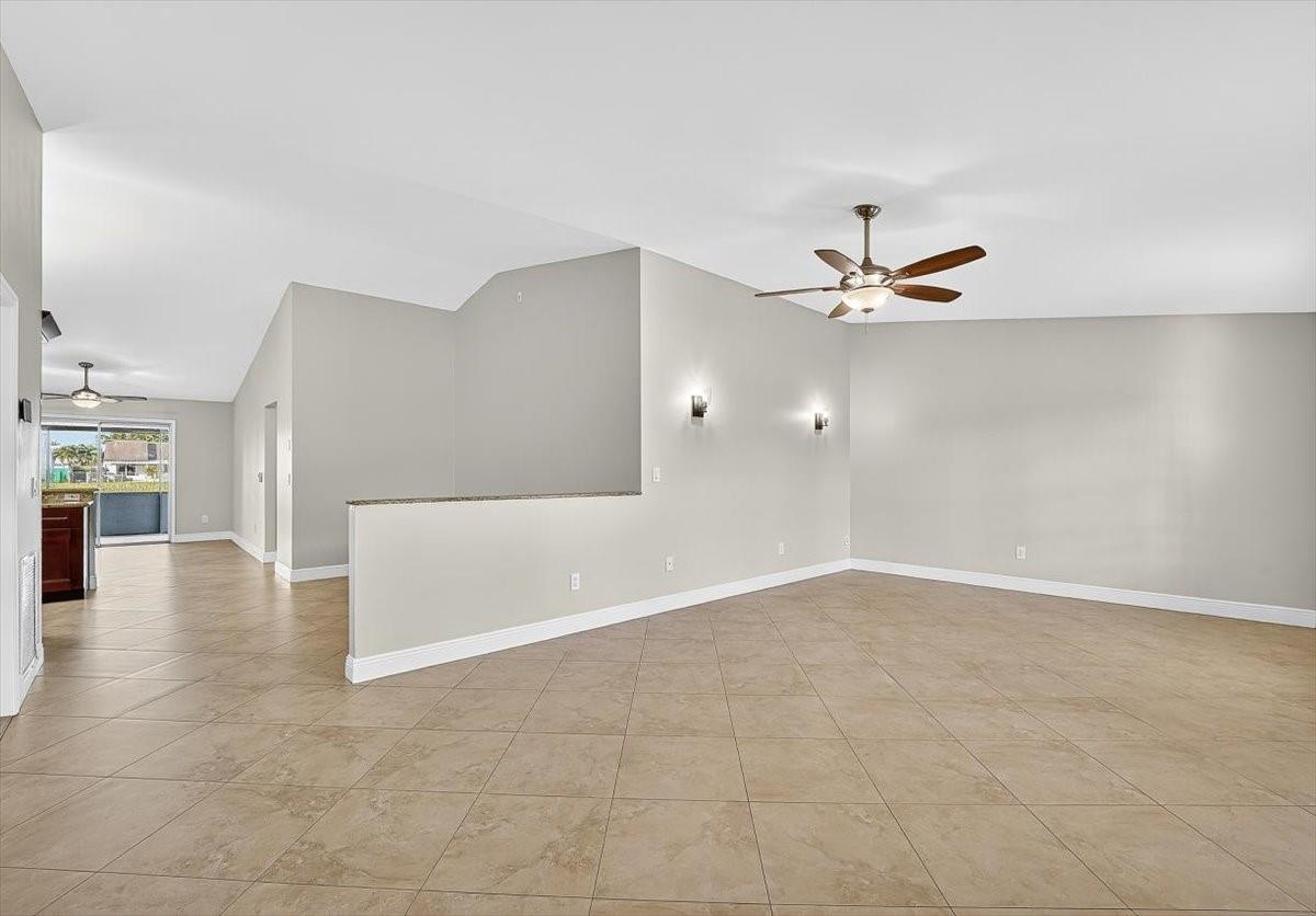 7867 Ridgewood Dr