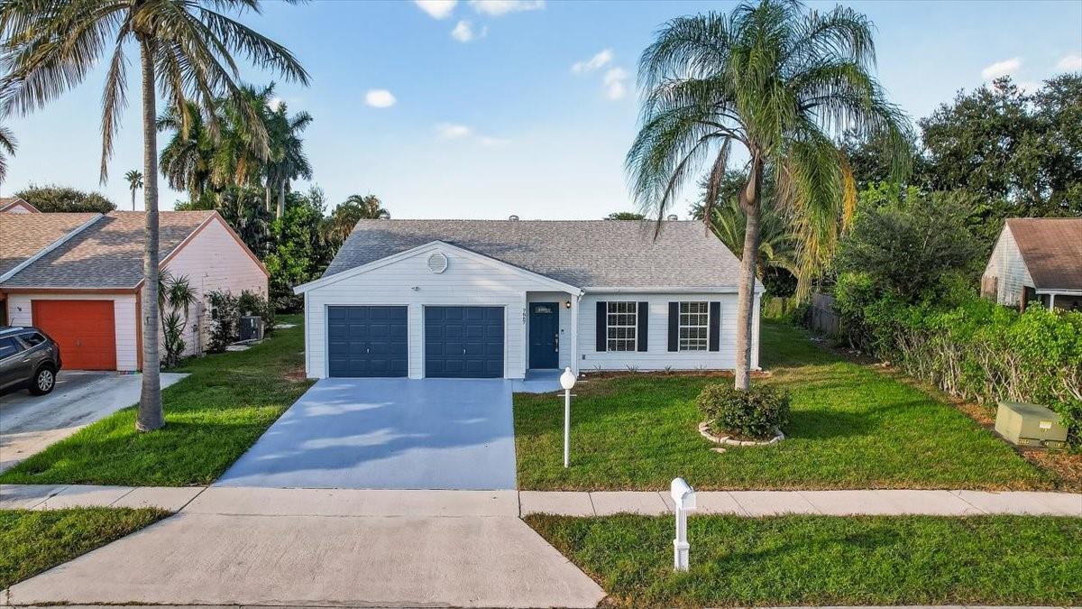7867 Ridgewood Dr