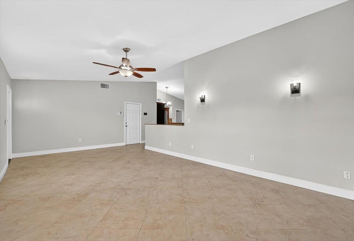 7867 Ridgewood Dr