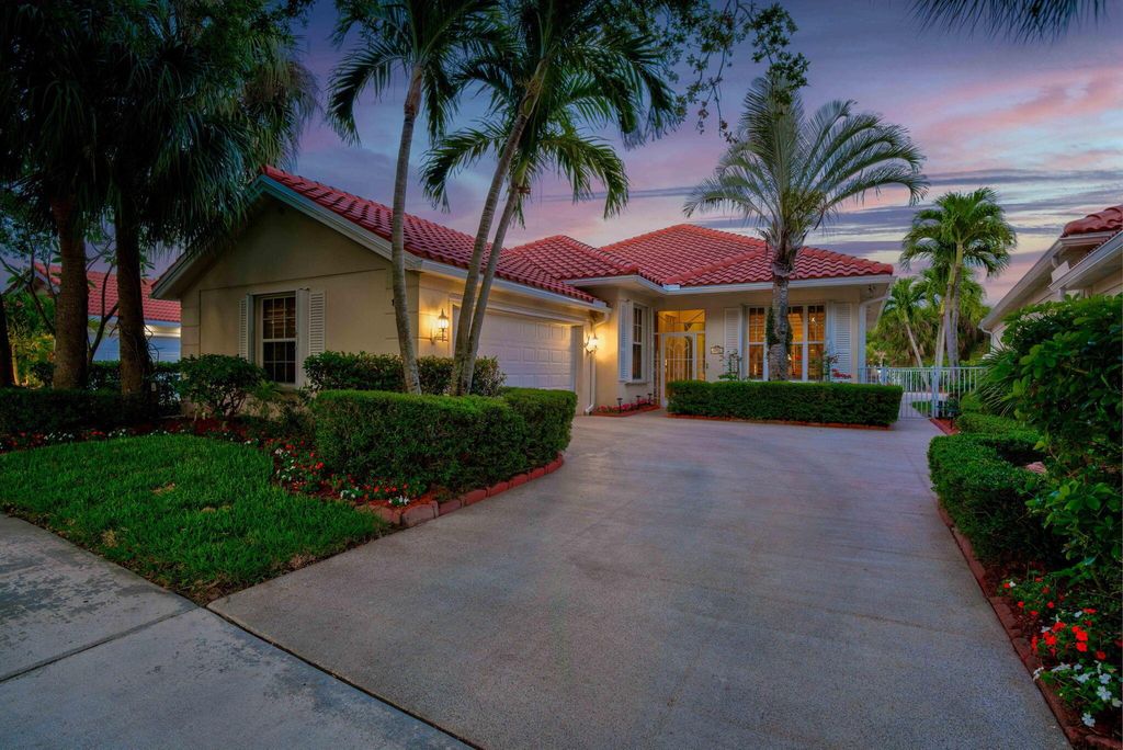 Photo of 151 E Tall Oaks Circle, Palm Beach Gardens, FL 33410 (MLS # R10974090)