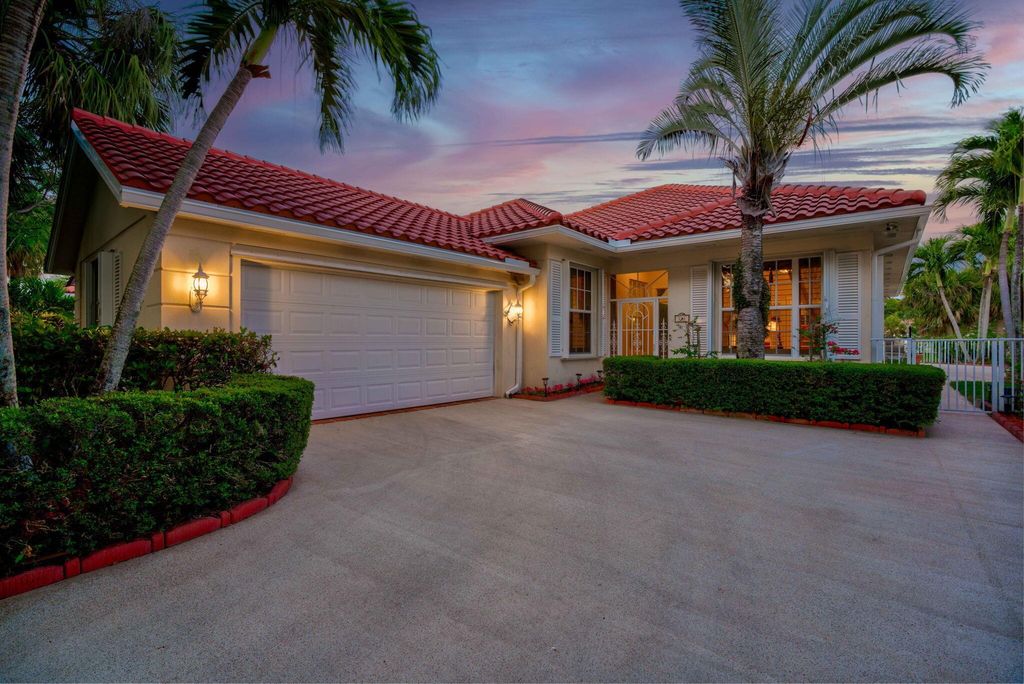 Photo of 151 E Tall Oaks Circle, Palm Beach Gardens, FL 33410 (MLS # R10974090)