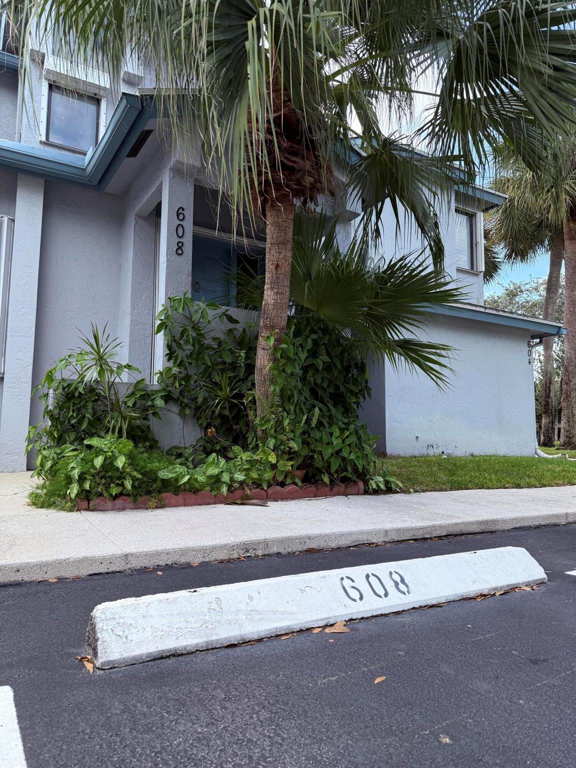 608 Harbour Pointe Way