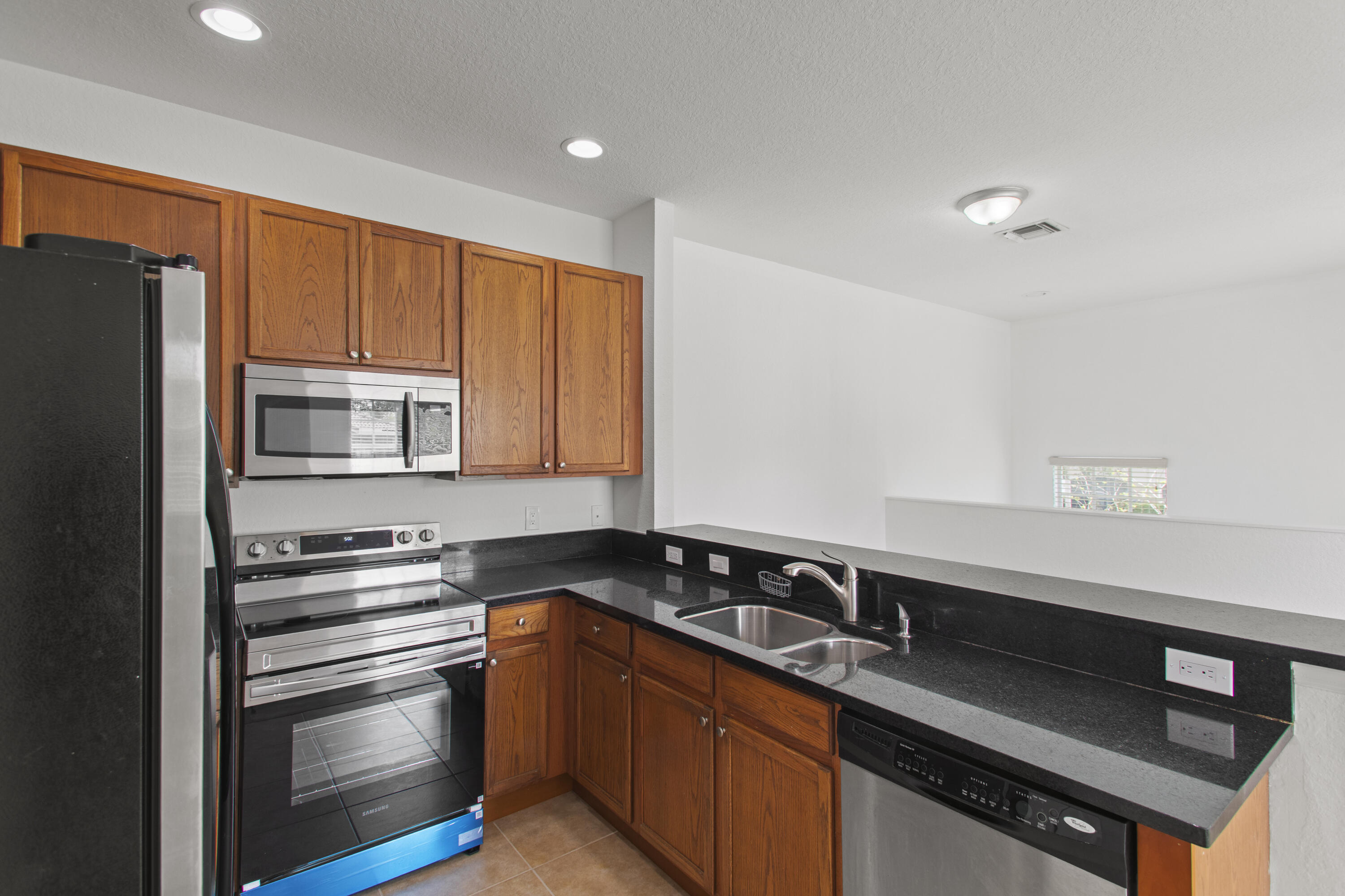 HAMPTON HILLS CONDO - Residential