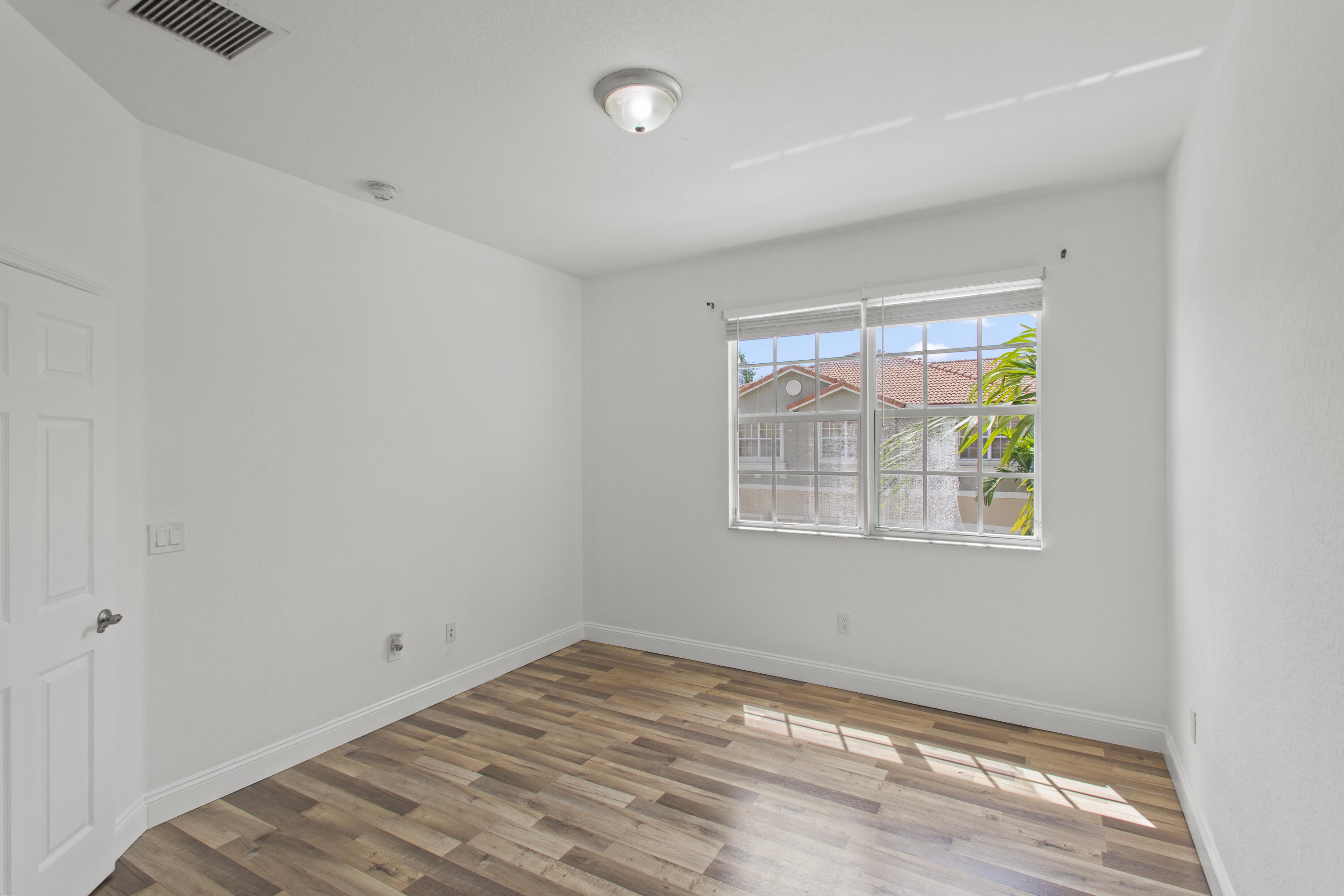 HAMPTON HILLS CONDO - Residential