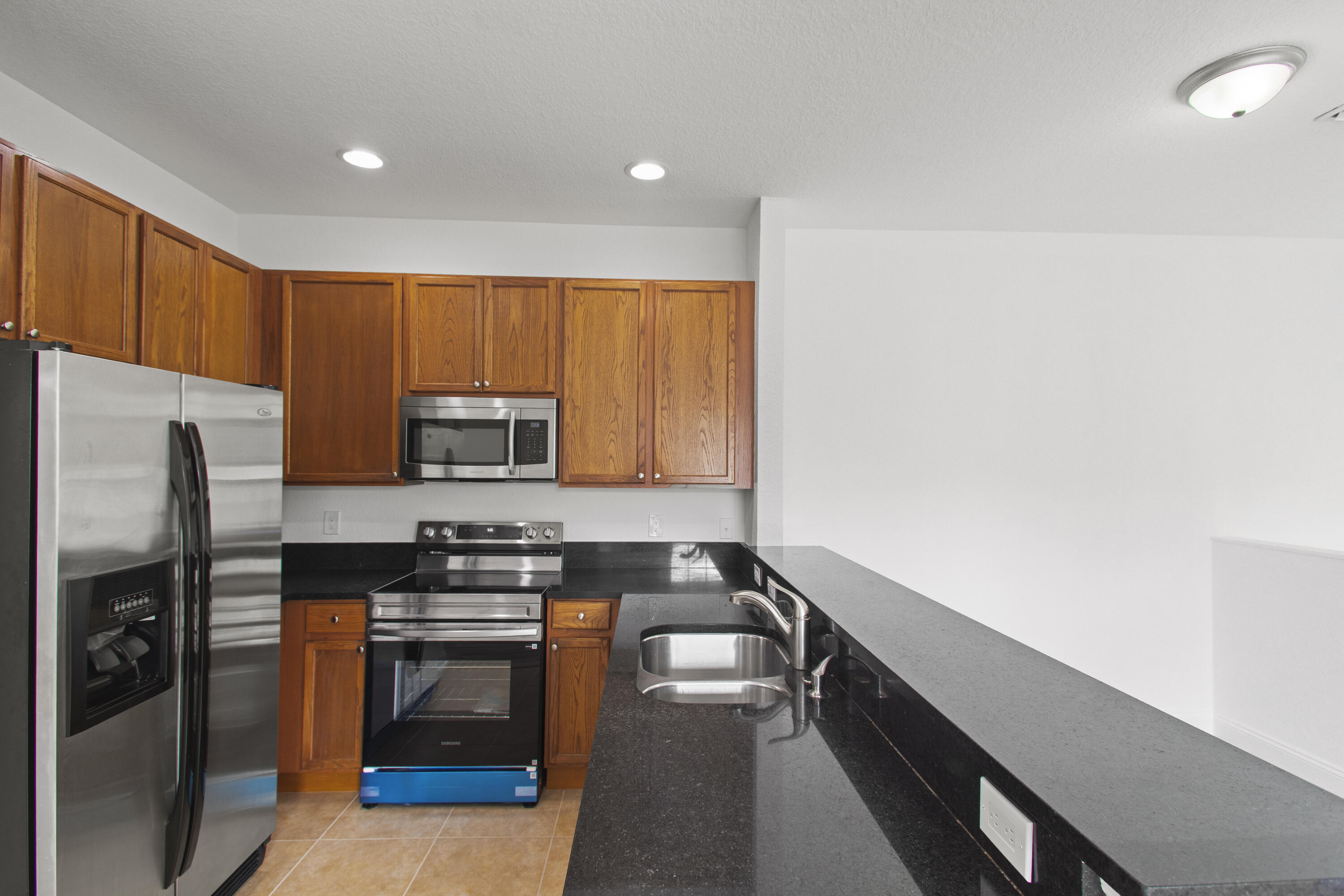 HAMPTON HILLS CONDO - Residential