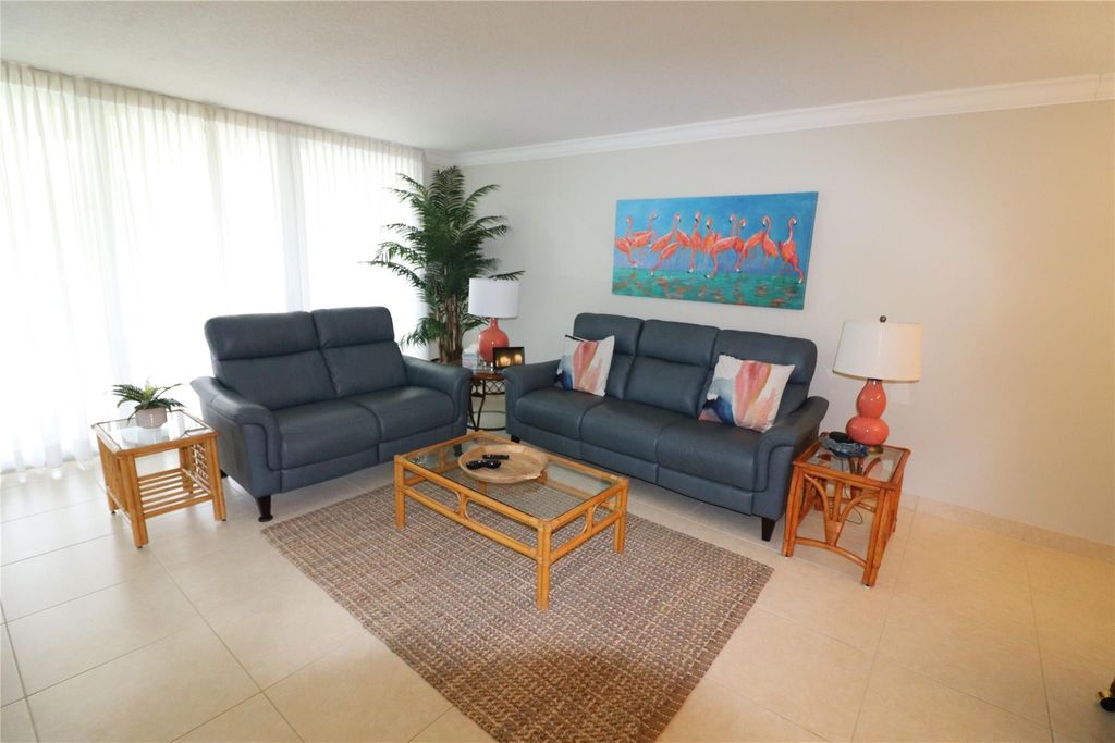 Photo of 3700 Oaks Clubhouse Dr #106, Pompano Beach, FL 33069 (MLS # F10399685)
