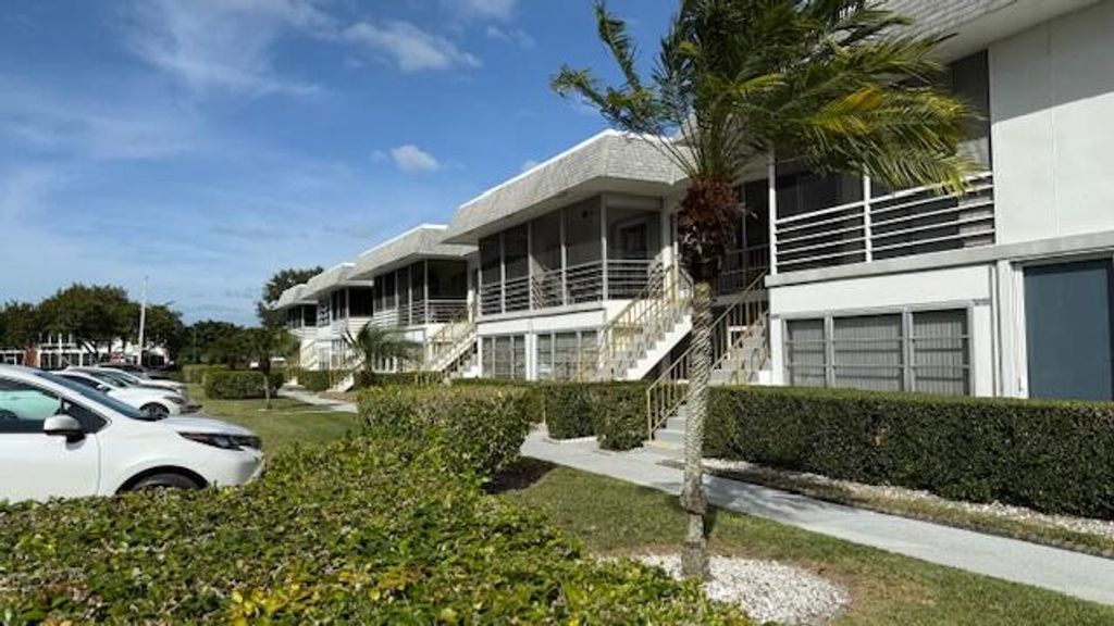 Photo of 100 Stratford H, West Palm Beach, FL 33417 (MLS # R11151393)