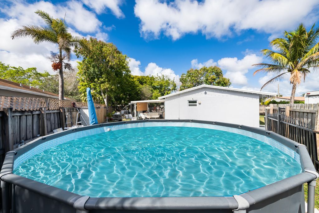 Photo of 2511 SW 6th, Fort Lauderdale, FL 33312 (MLS # B26000055)