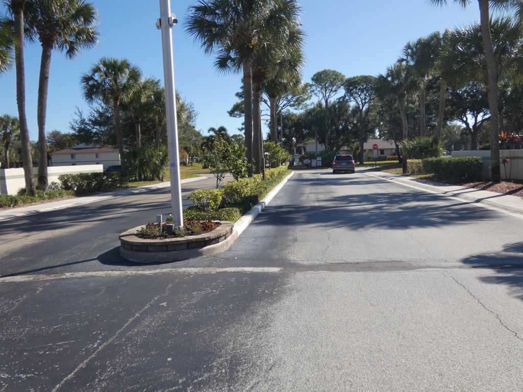 Photo of 6495 SE Chasewood Drive #E, Jupiter, FL 33458 (MLS # R11160196)