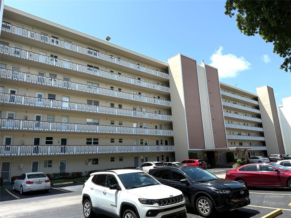 Photo of 1001 NE 14th Avenue #704, Hallandale Beach, FL 33009 (MLS # F10523651)