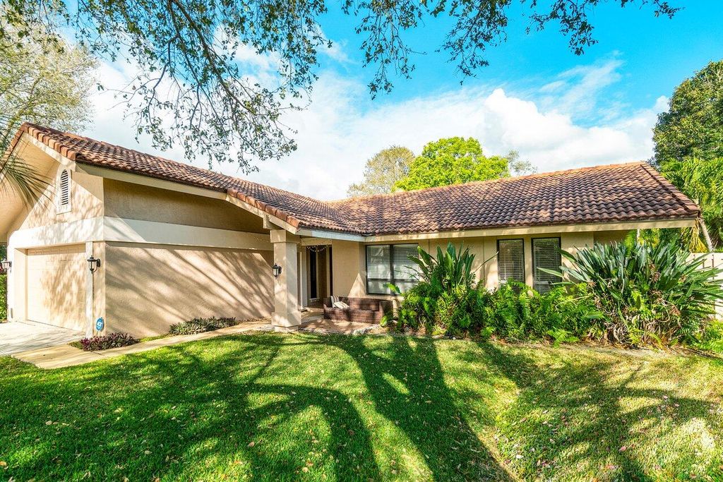 Photo of 104 Bayberry Cir, Jupiter, FL 33458 (MLS # R10867634)