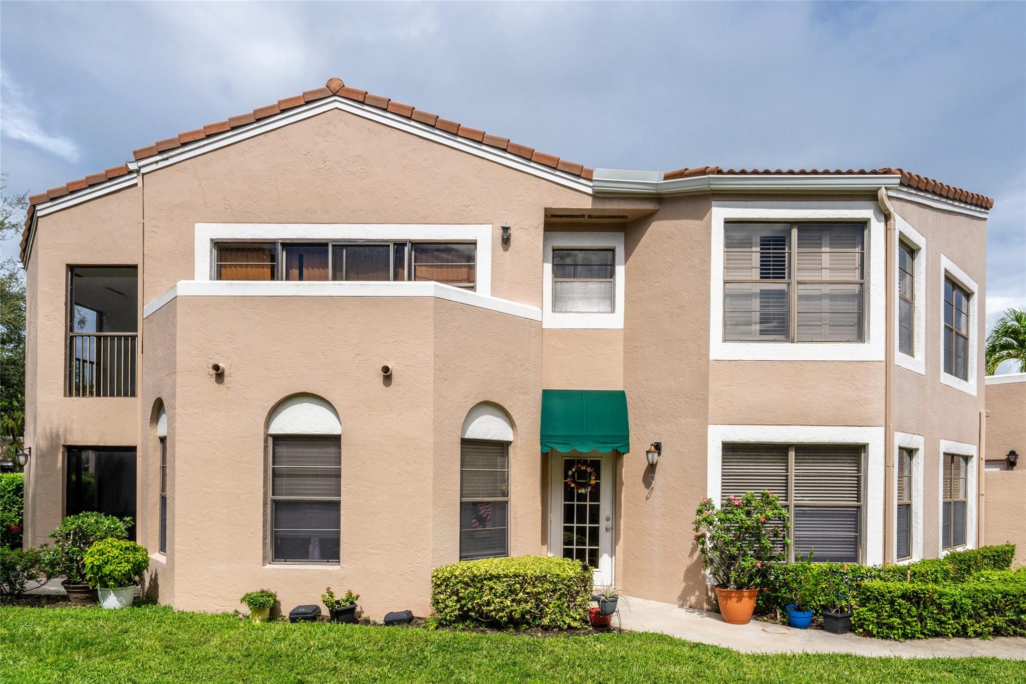 View photos, virtual tours, details... 6606 Villa Sonrisa Dr 910