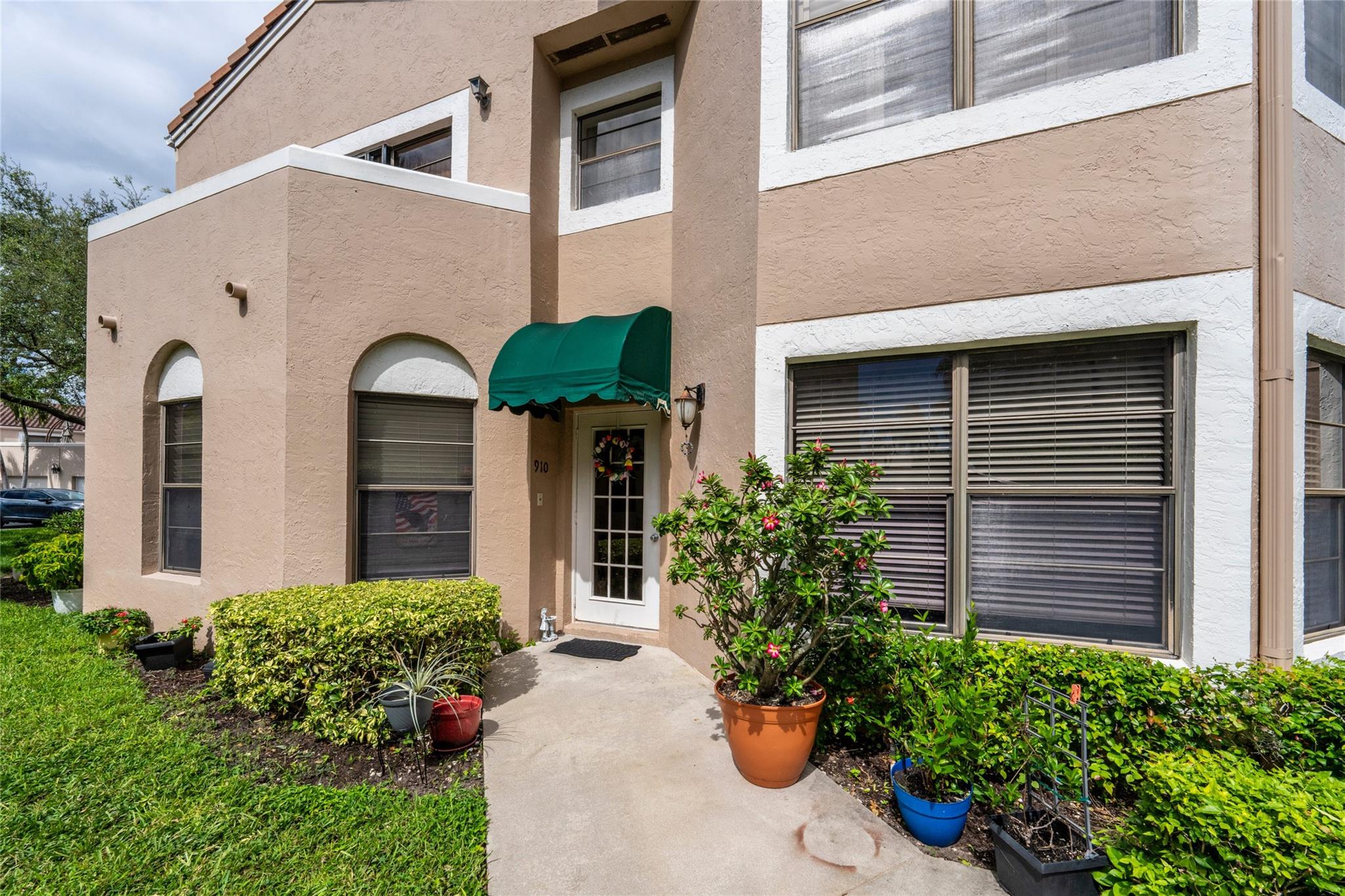 View photos, virtual tours, details... 6606 Villa Sonrisa Dr 910