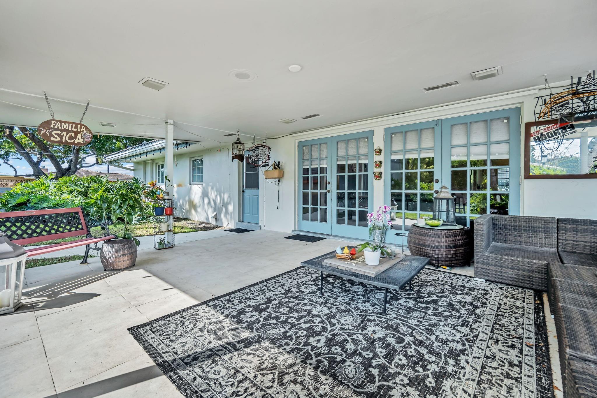 Hollywood Hills 6-22 B - Residential