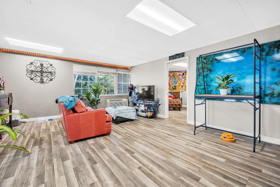 Hollywood Hills 6-22 B - Residential