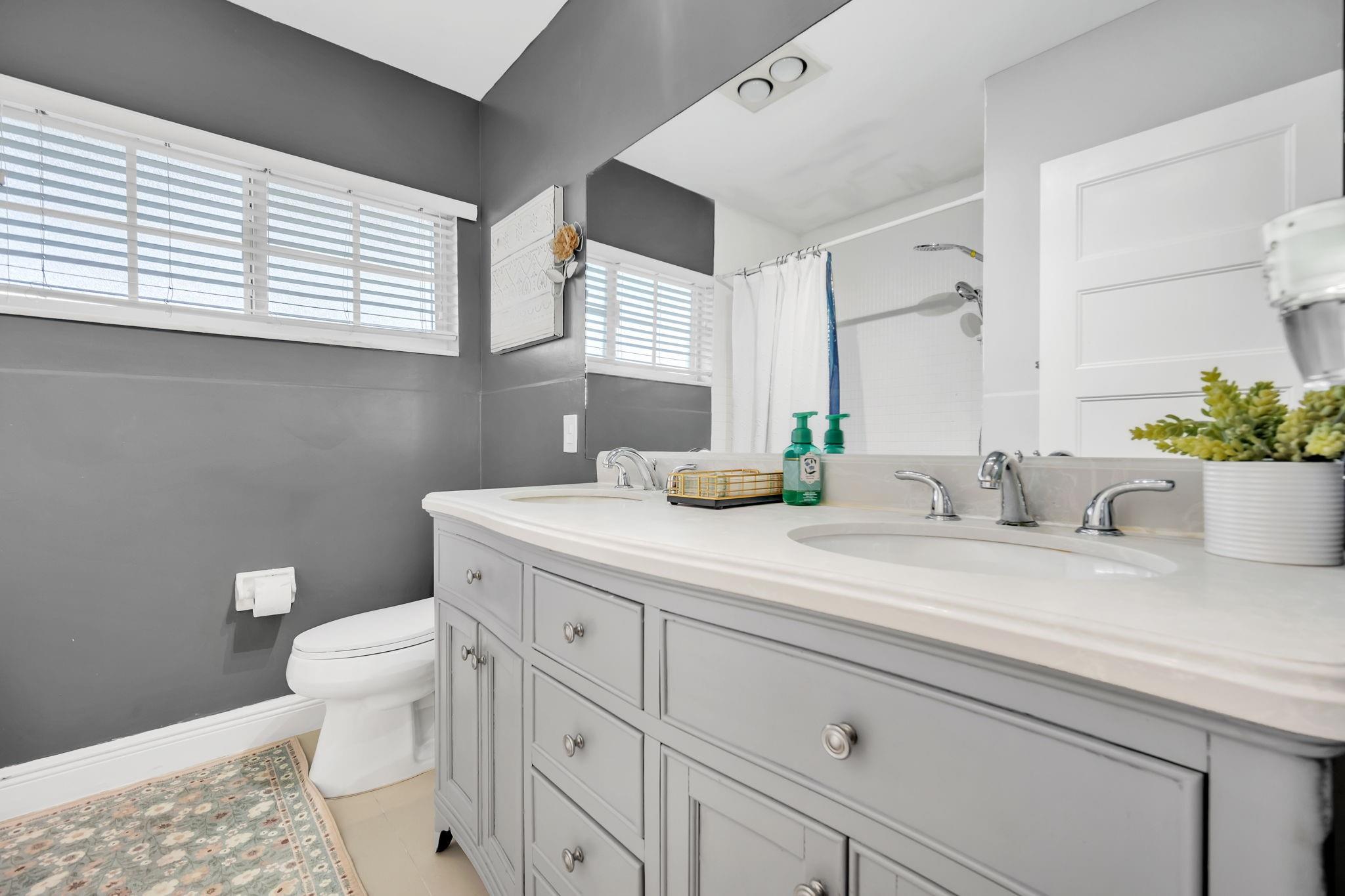 Hollywood Hills 6-22 B - Residential